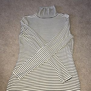 Turtle neck long sleeve shirt